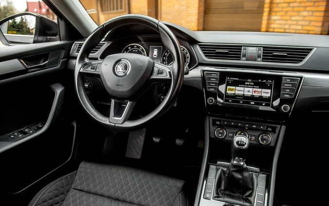 Skoda Superb cena 56800 przebieg: 265000, rok produkcji 2016 z Radom małe 781